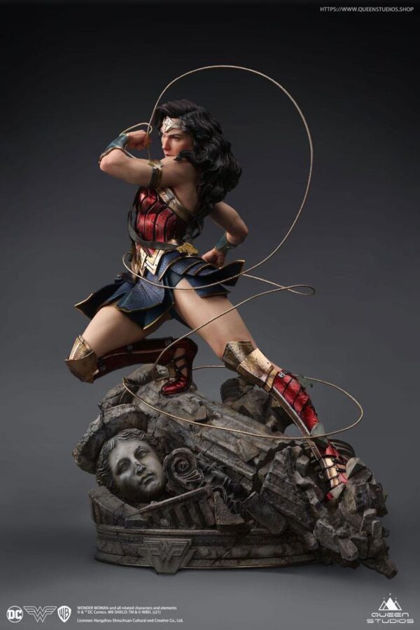 x qs ww comic statue h