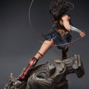 x qs ww comic statue j