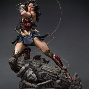 x qs ww comic statue m